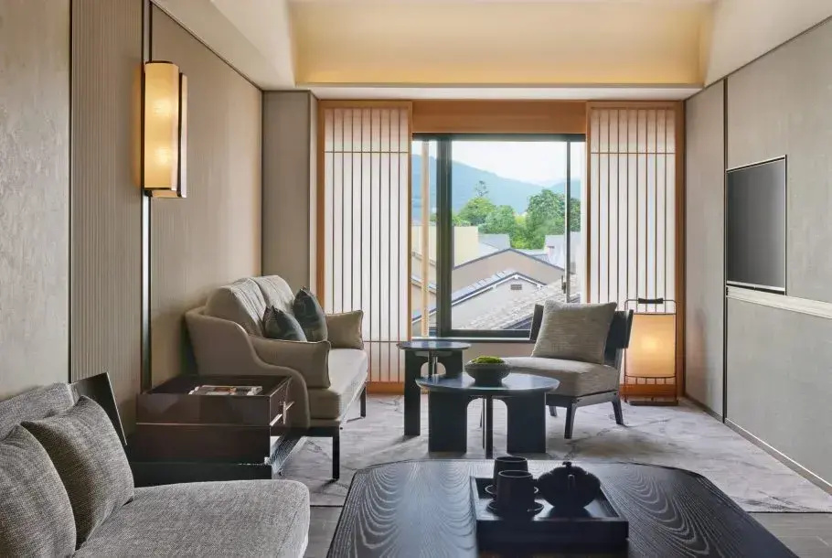 1 Bedroom Corner Double Suite (full double bed)