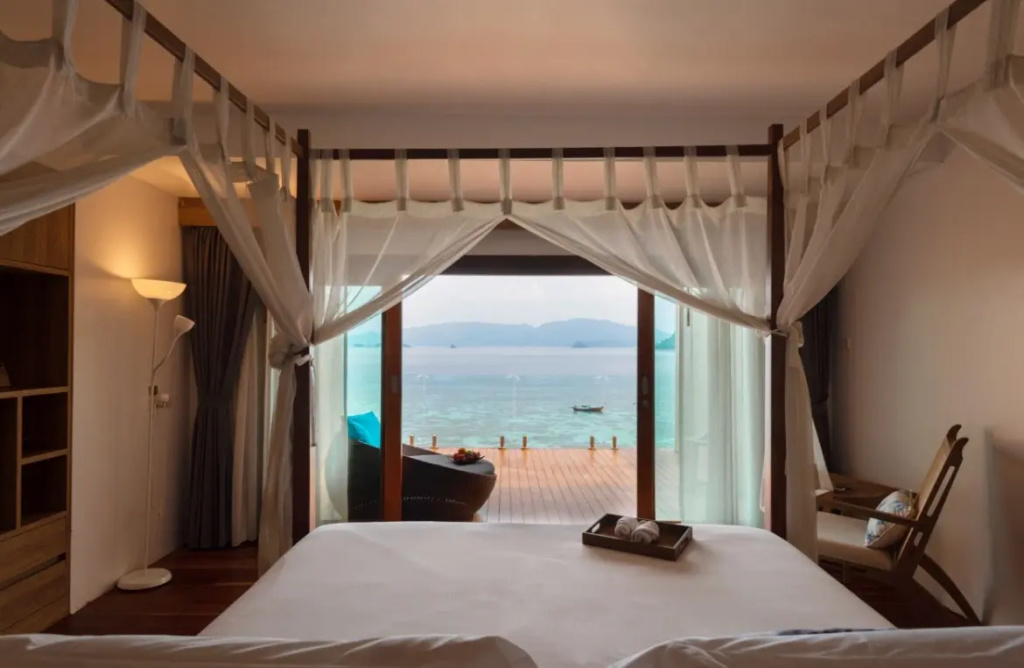 Jacuzzi Double Suite with ocean view (full double bed)