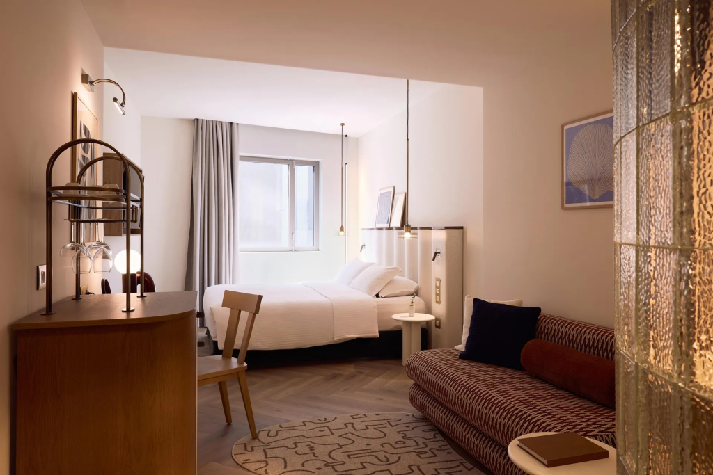 Deluxe Double room (full double bed)