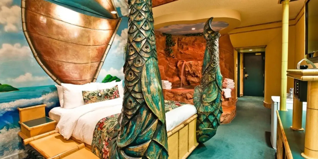Modern Luxury Family Polynesian Room