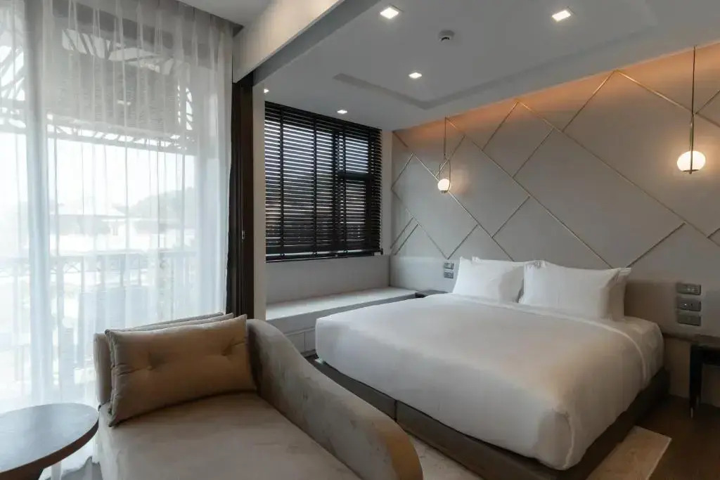 Двухместный номер с ванной Deluxe двуспальная кровать в The Proud Karon Beach Phuket Trademark Collection By Wyndham