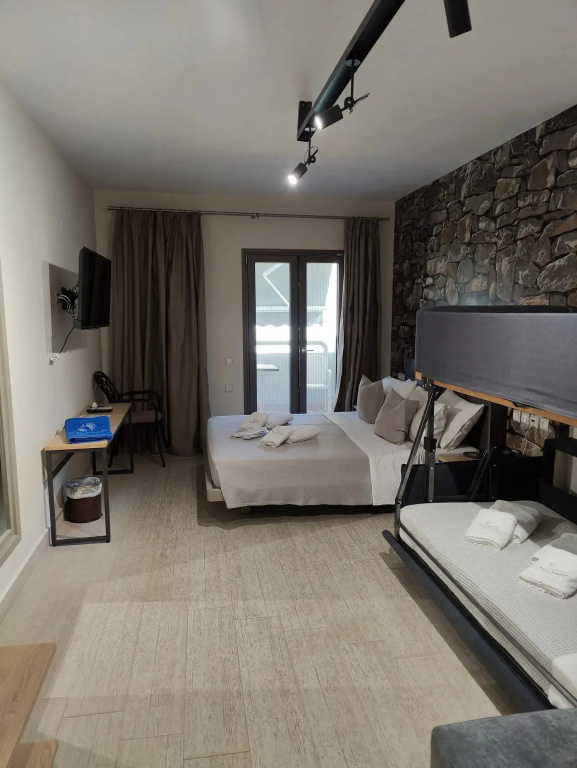 Double Studio with partial sea view (full double bed)