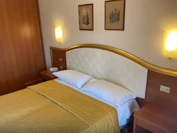 Twin room (twin beds)