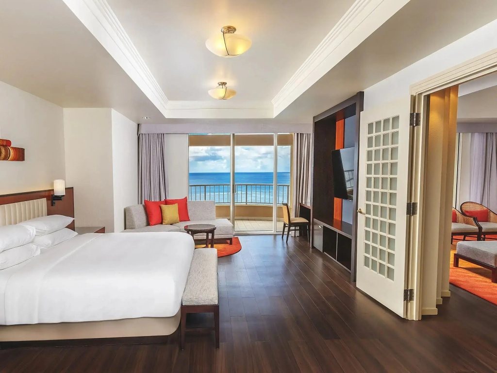 Presidential Double Suite full double bed