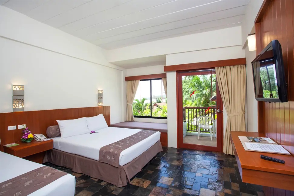 Deluxe Double room with pool view (full double bed)
