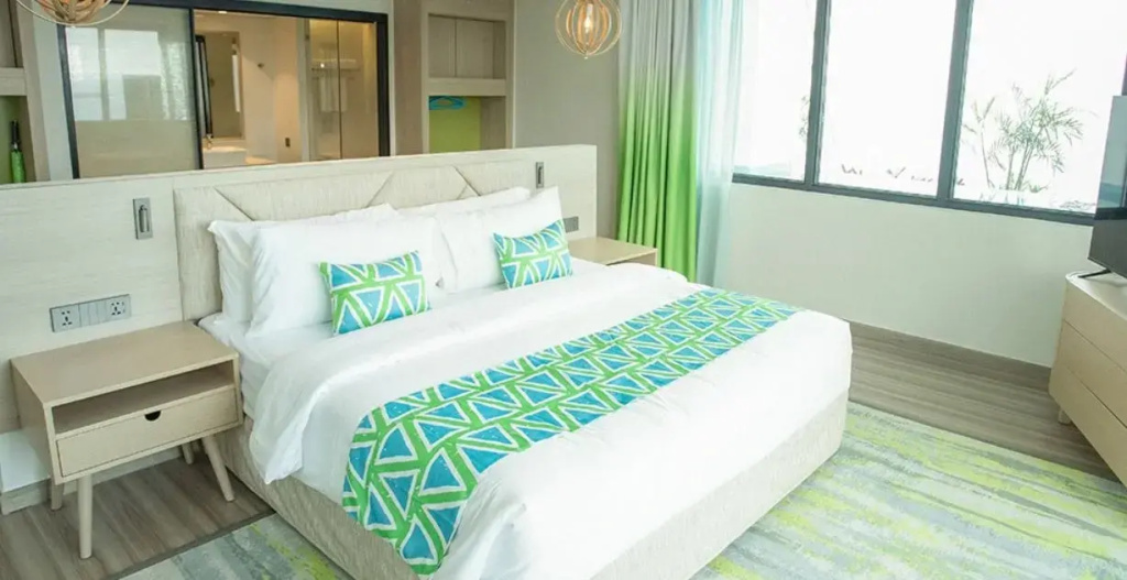 Premier Pool Double Suite with bay view (full double bed)