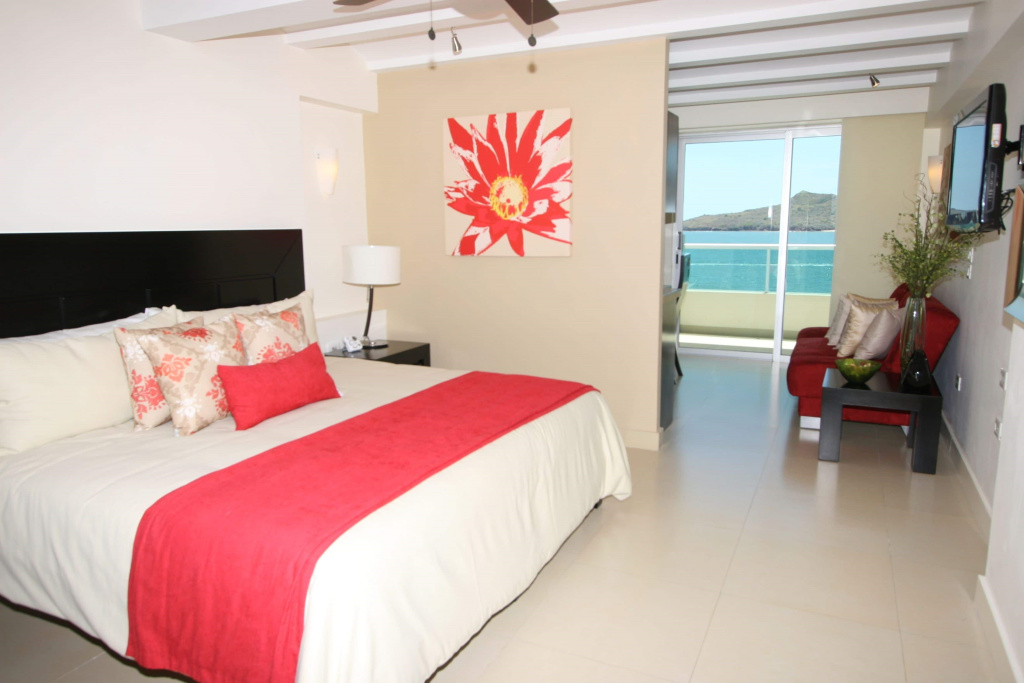 Double Junior Suite with balcony and with ocean view (full double bed)