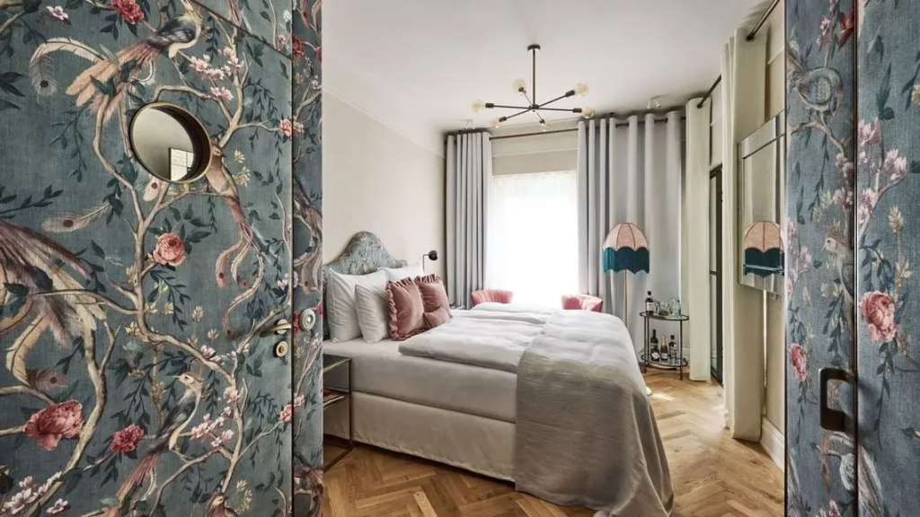 Chic Double room (full double bed)
