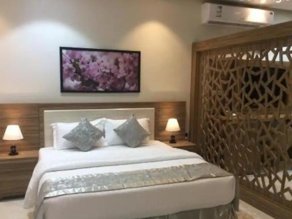Deluxe Double room (full double bed)