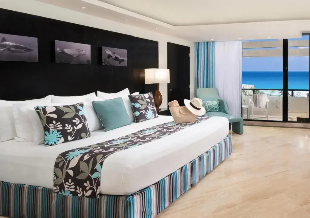 Pyramid Double Junior Suite (full double bed)