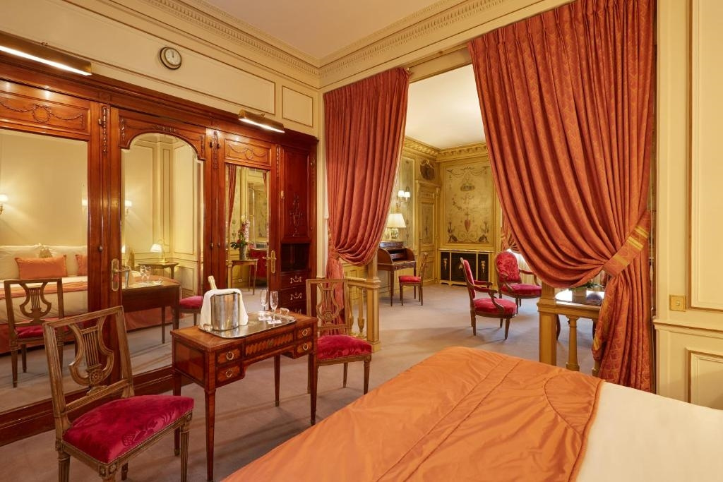 Hotel Raphael 83