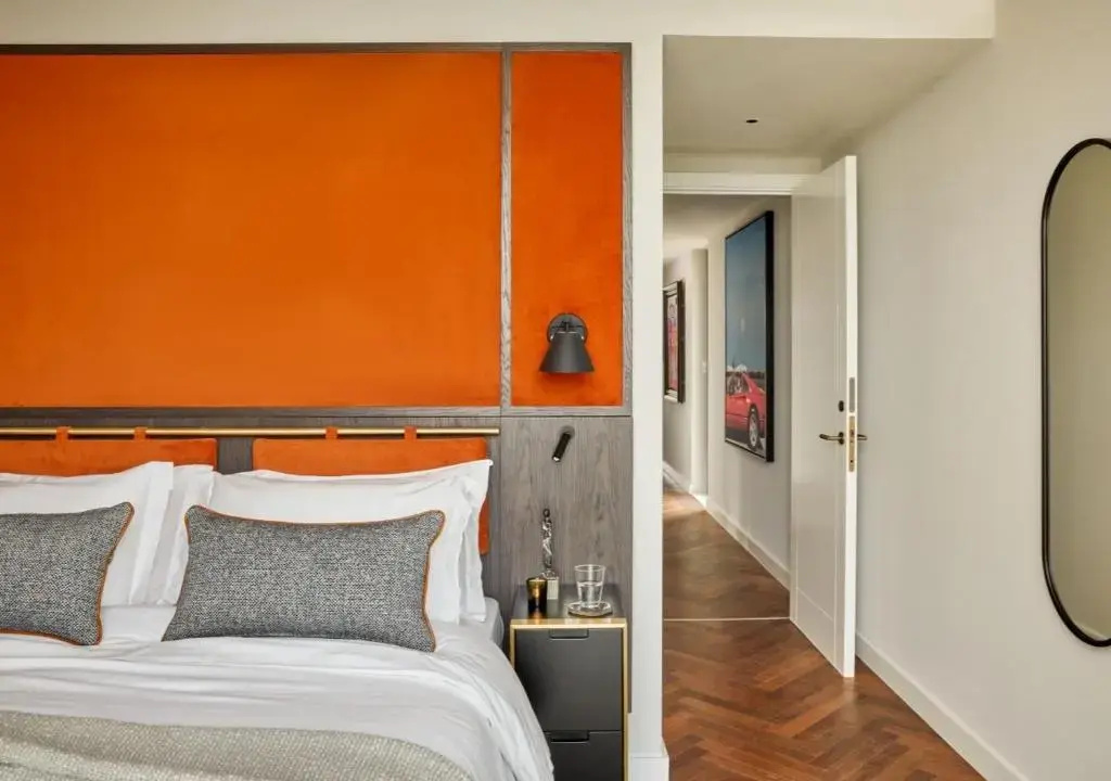 4 Bedrooms Trackside Residence