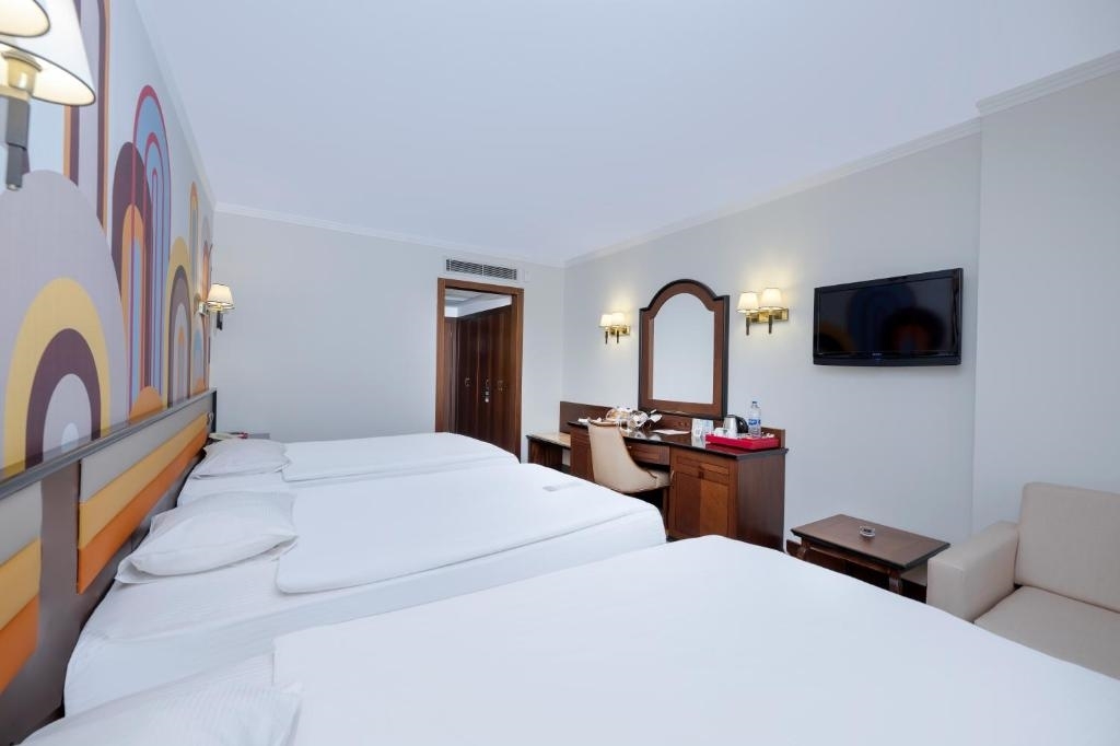 Трёхместный номер Comfort Standard с видом на море в Megasaray WestBeach Antalya