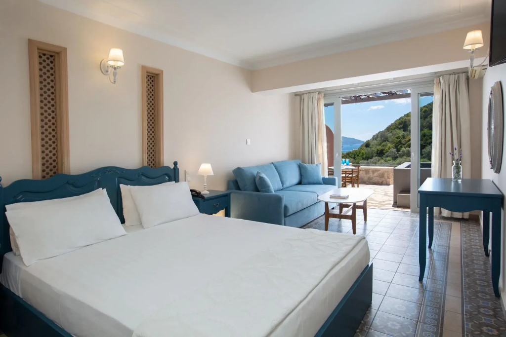 Superior Outdoor Hot Tub Double room with sea view (full double bed)