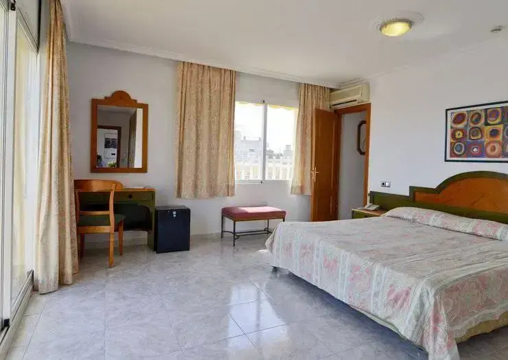 Master Double Suite (full double bed)