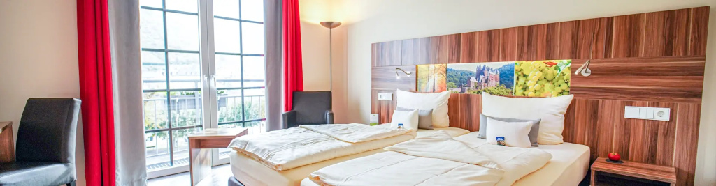 Double room Facing the Old Town (full double bed)