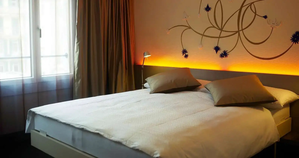 Design Double room (full double bed)
