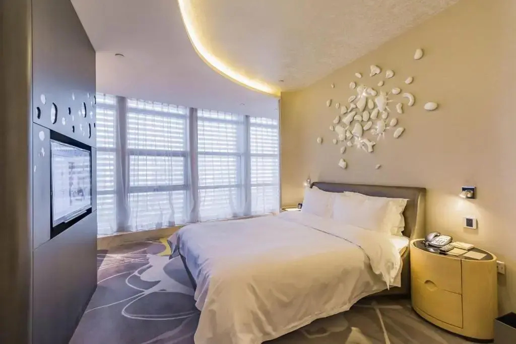 Deluxe Cosmic Double room (full double bed)