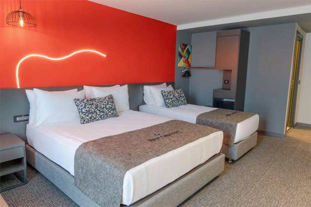Large Triple room