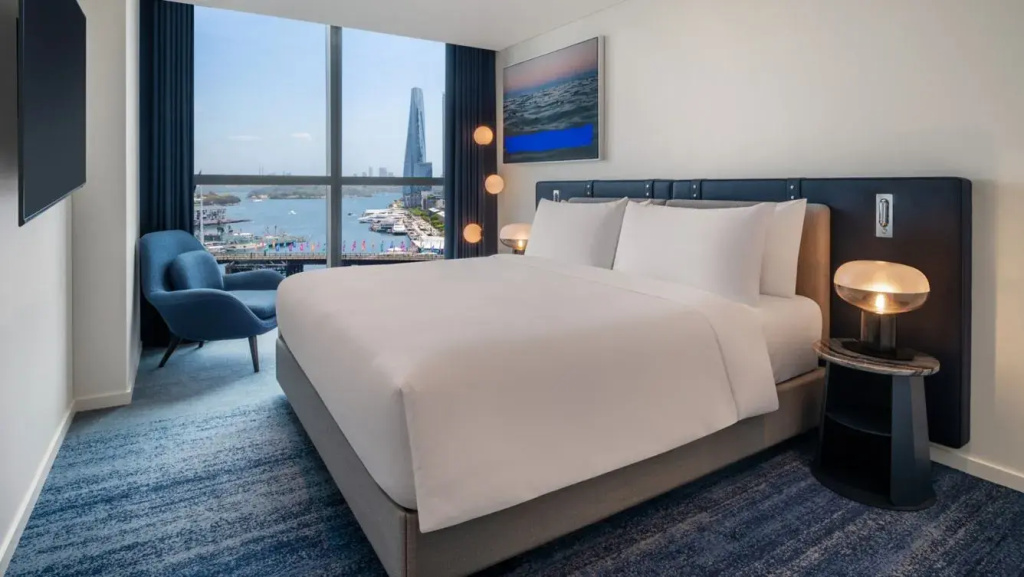 3 Bedrooms Mega Studio with harbour view