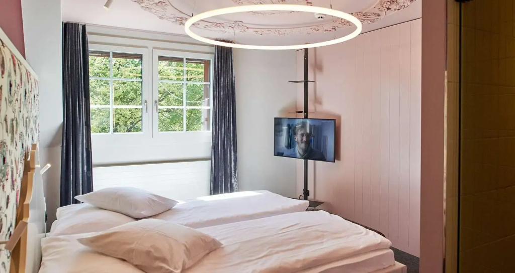 Boutique Park Double Suite (full double bed)