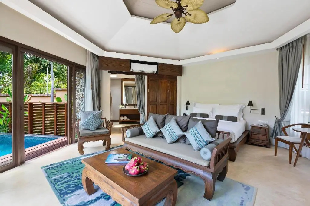 Double Pool Villa full double bed