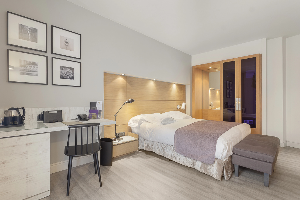 Adapted Executive Double room (full double bed)