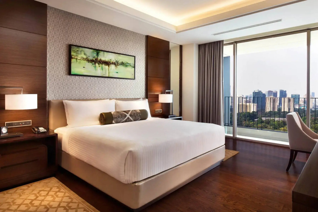 1 Bedroom Sky Double Suite full double bed