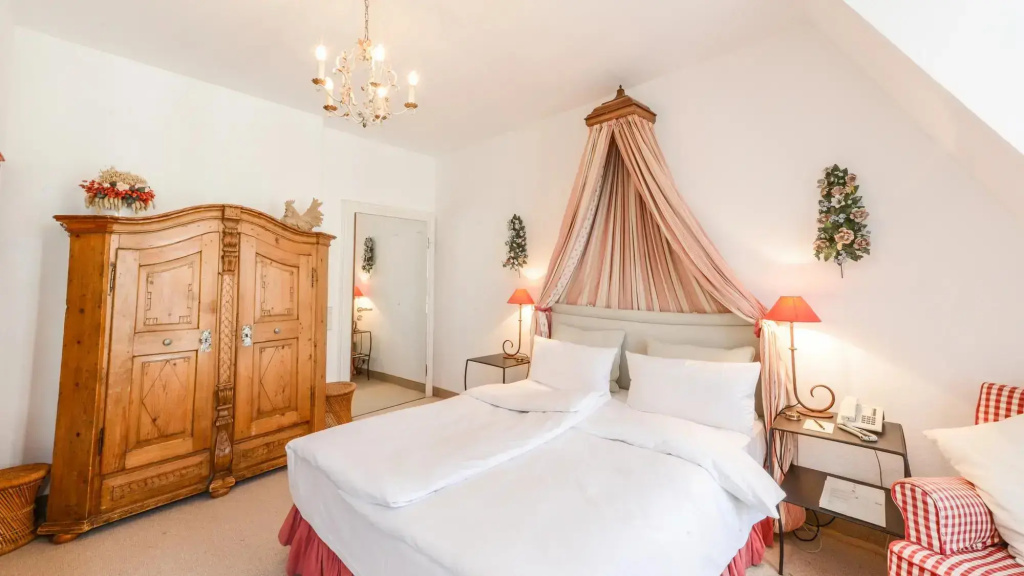 Superior Double room (full double bed)