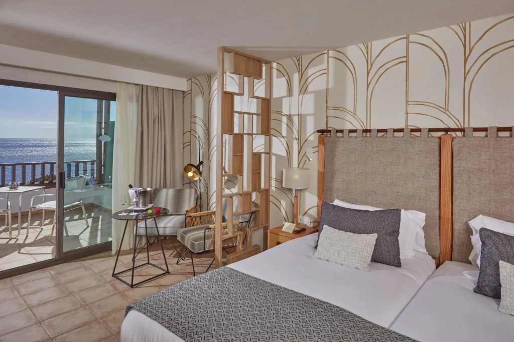 Double Preferred Club Junior Suite with ocean view (twin beds)