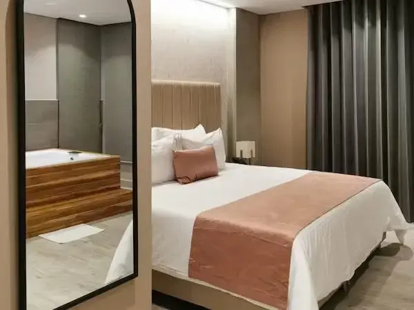 Double Suite (full double bed)