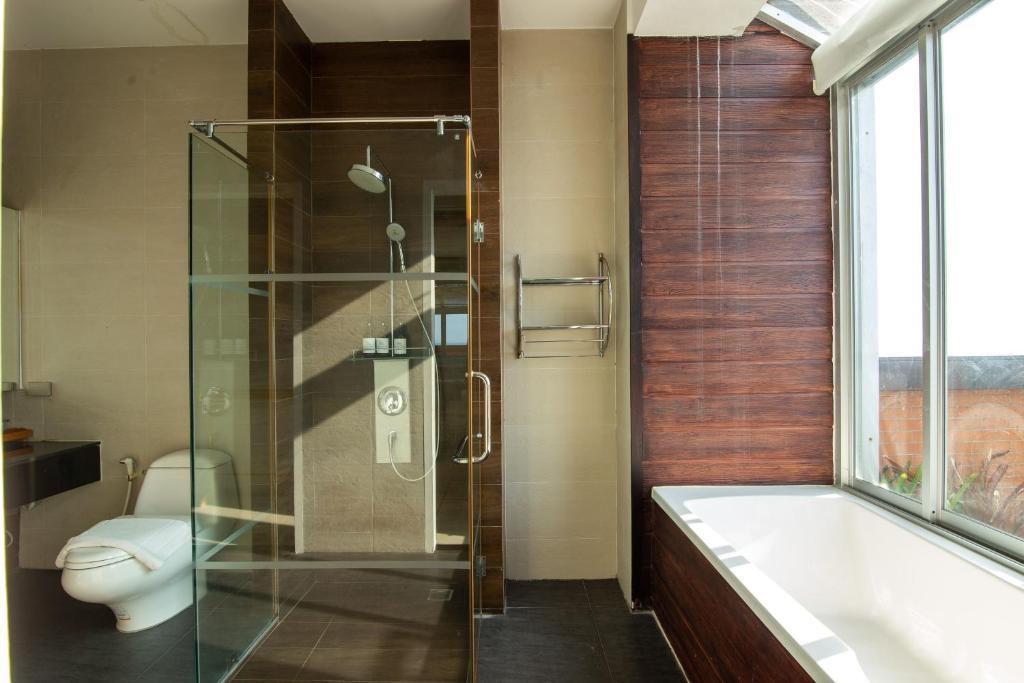 Люкс Rooftop Garden с видом на море в Royal Beach View Suites