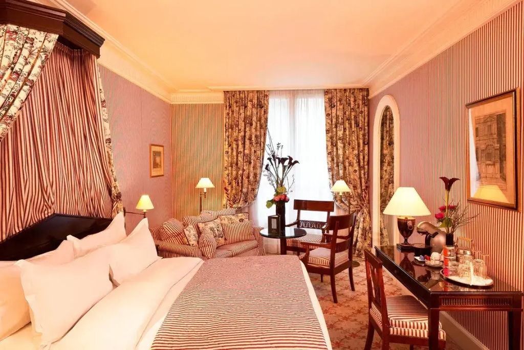 Le Dokhan’s Paris Arc de Triomphe, a Tribute Portfolio Hotel 64