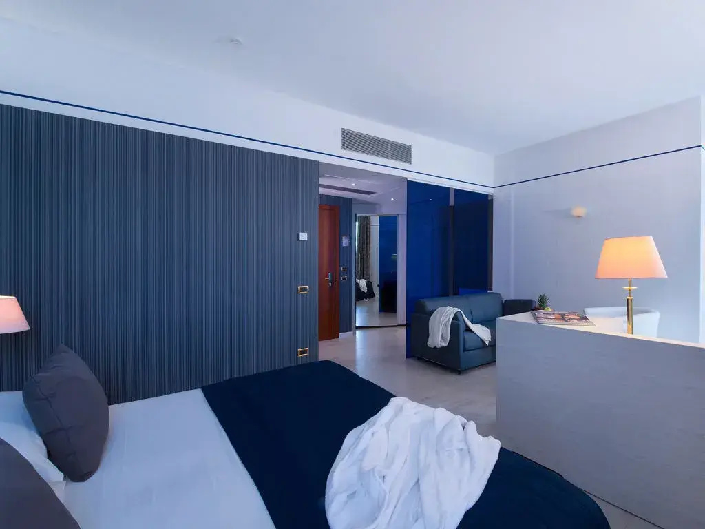 Double Junior Suite (full double bed)