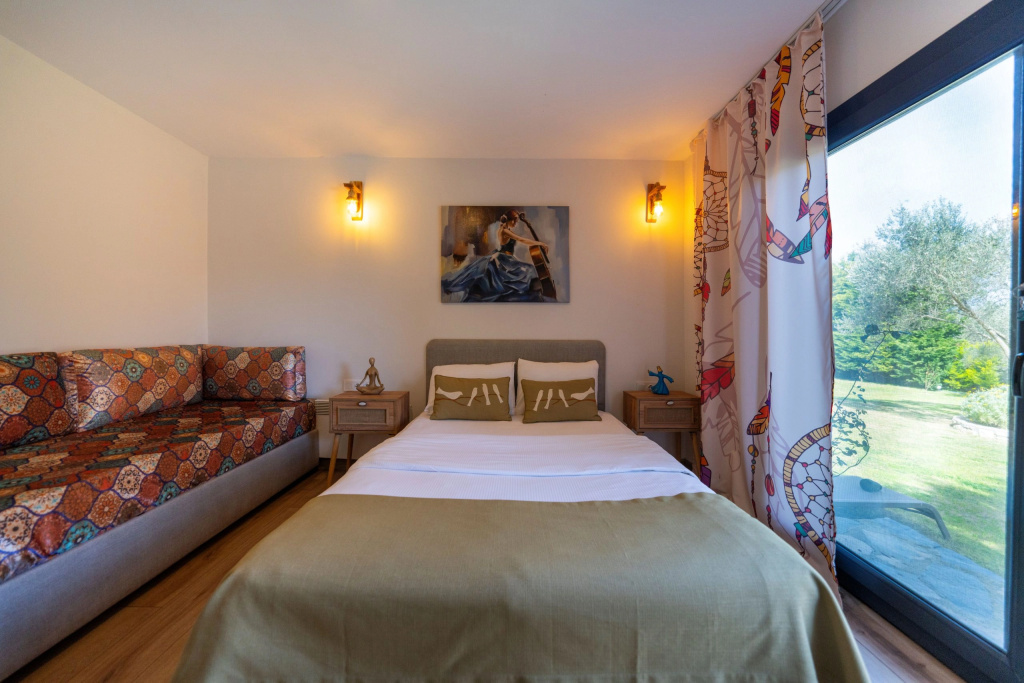 Standard Natura Double room with pool view (full double bed)