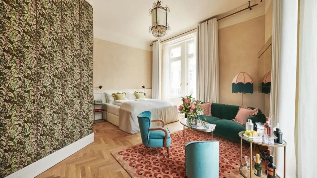 Double Junior Suite (full double bed)