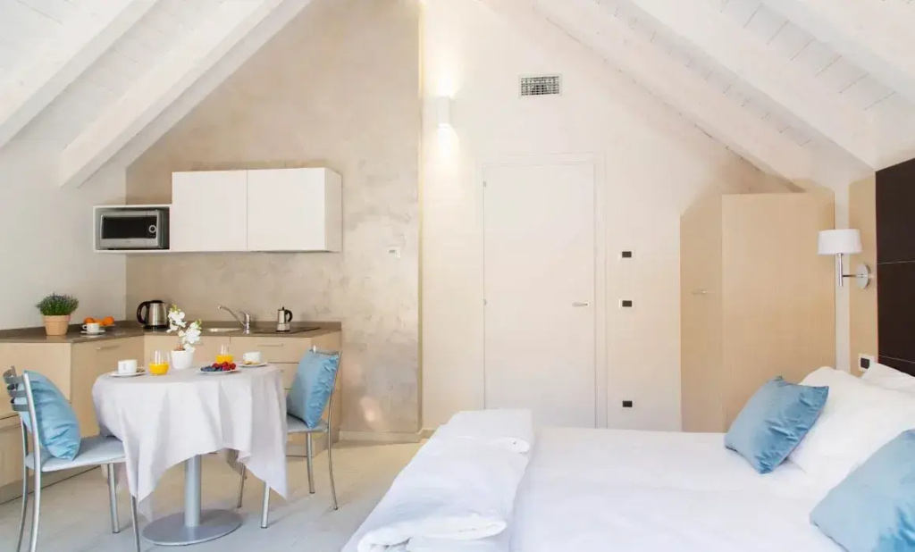Luxury Double room (full double bed)