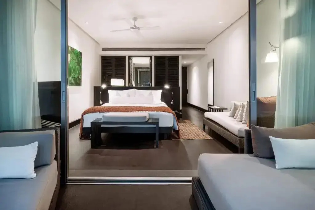 Deluxe Double Palm room (full double bed)