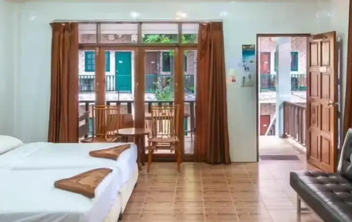 Deluxe Double room (full double bed)