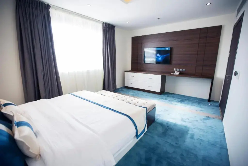 Double Junior Suite (full double bed)