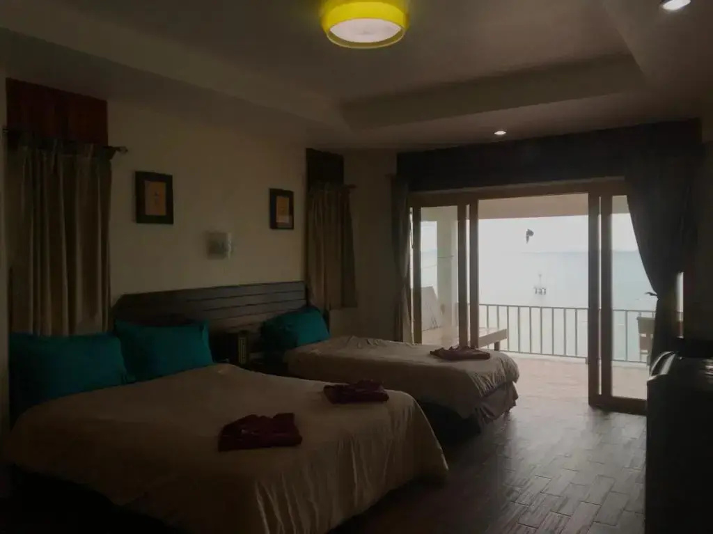 Standard Triple room with sea view