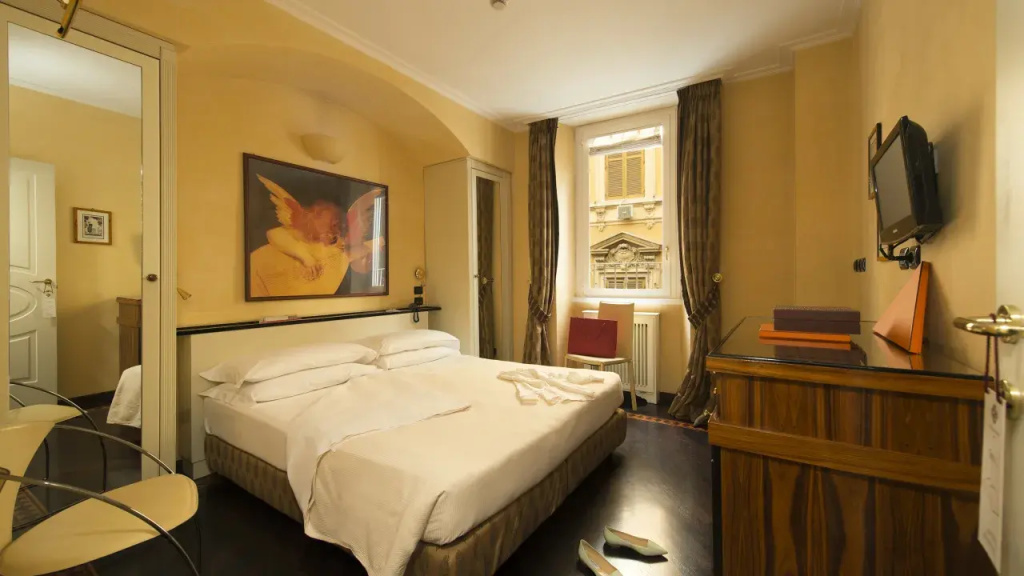 Classic Double room (full double bed)