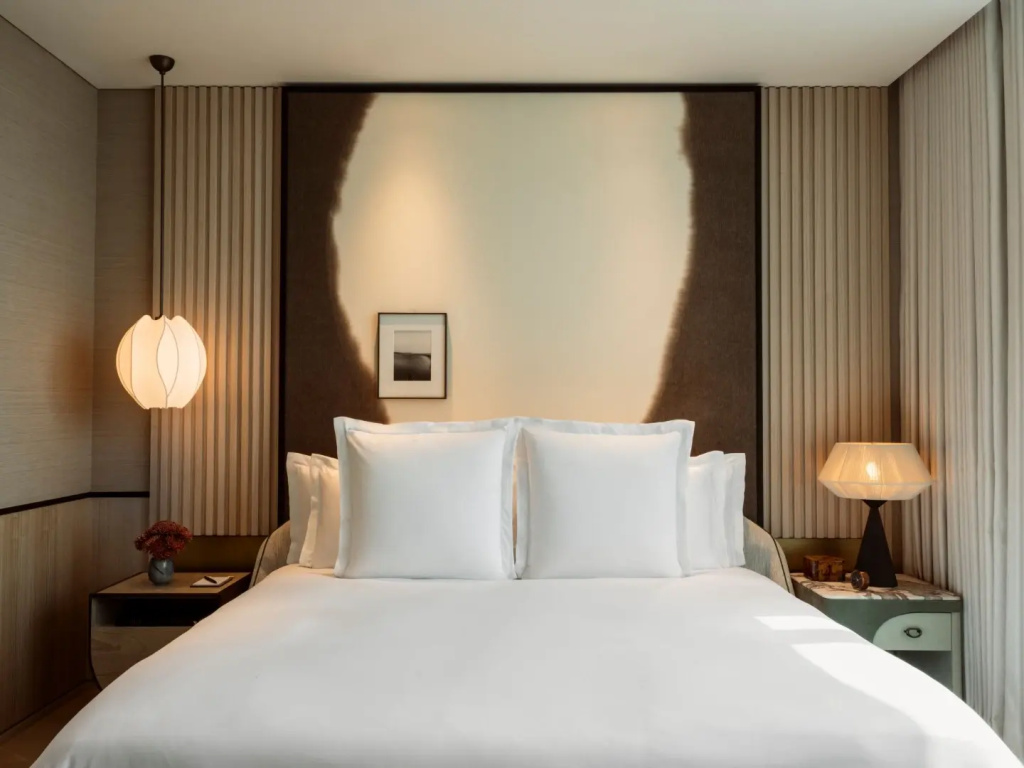 Deluxe Double room (full double bed)