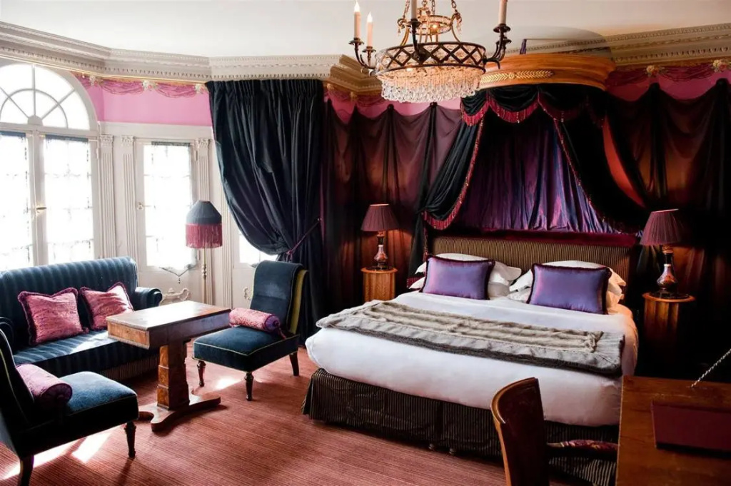 L'Hotel 50