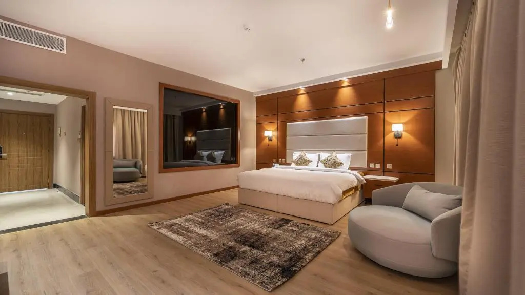 Deluxe Double Suite (full double bed)