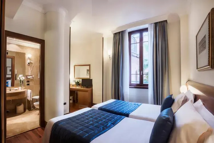 Hotel Ponte Sisto - Tap to explore photos