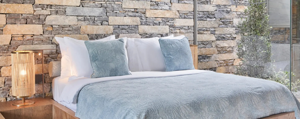 Private Swim-Up Double room (full double bed)