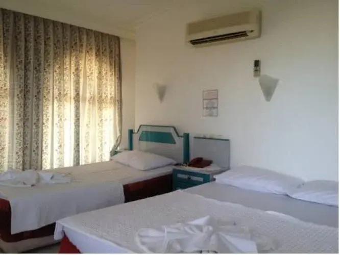 Double Suite full double bed