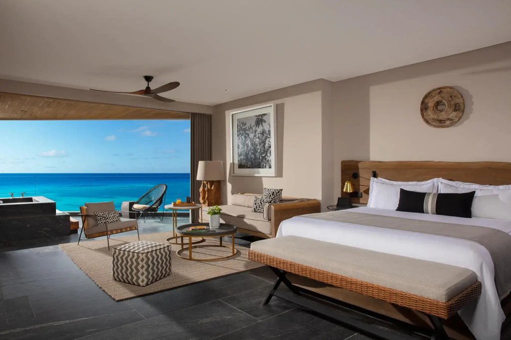 Signature Double Suite with ocean view (full double bed)
