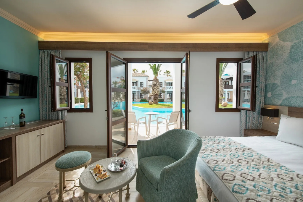 Sharing Pool Double Bungalow (full double bed)